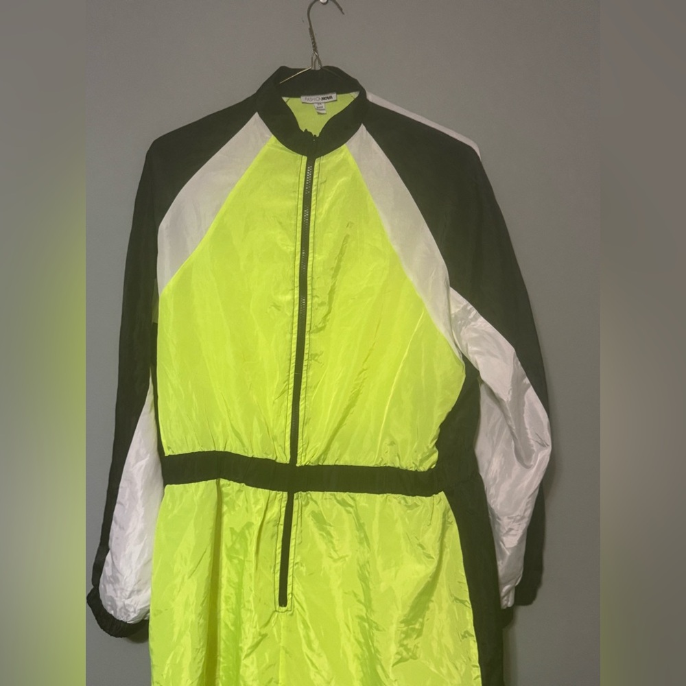 Fashion Nova Green and Black Windbreaker Lightweight Sporty Design